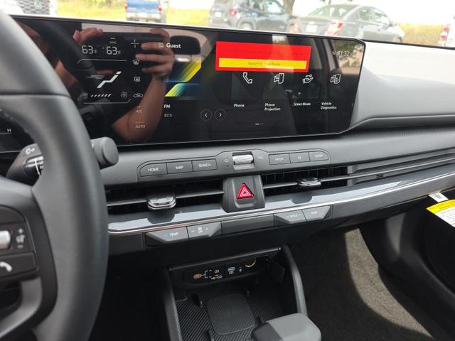 Photo of 2025 White Kia K4