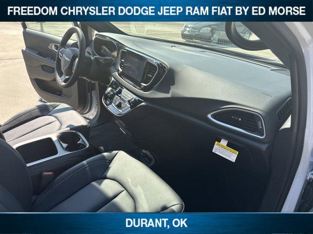 Photo of 2025 Bright White Clearcoat Chrysler Voyager