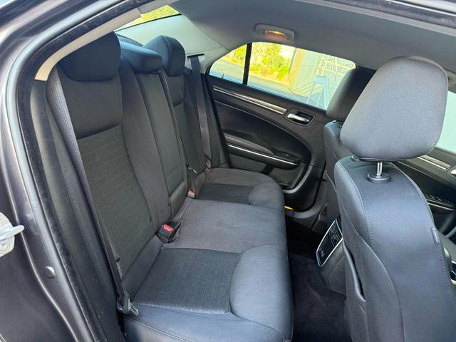 Photo of 2021 Gray Chrysler 300