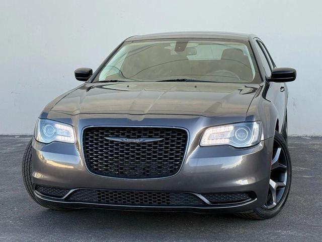 Photo of 2021 Gray Chrysler 300