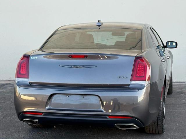 Photo of 2021 Gray Chrysler 300