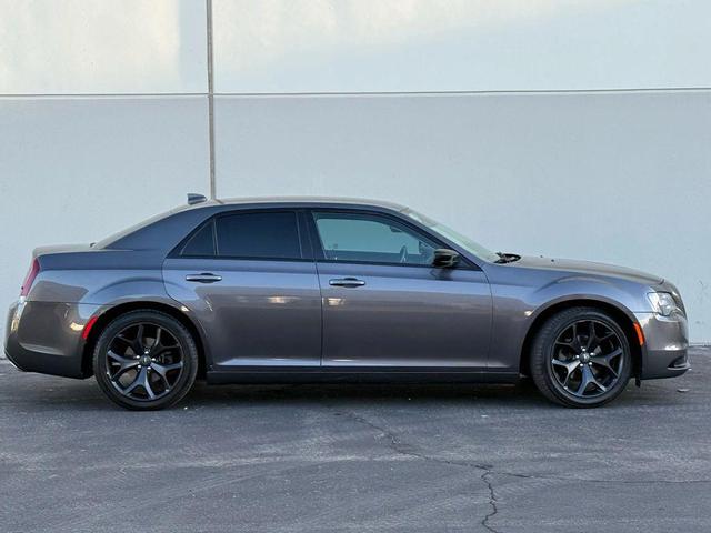 Photo of 2021 Gray Chrysler 300