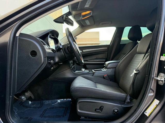 Photo of 2021 Gray Chrysler 300