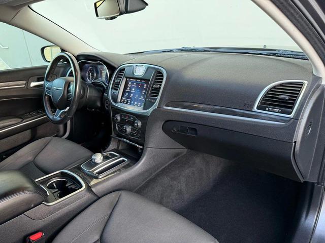 Photo of 2021 Gray Chrysler 300