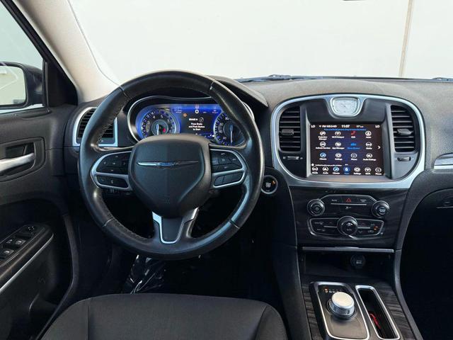Photo of 2021 Gray Chrysler 300