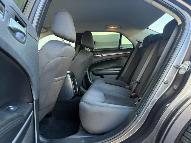 Photo of 2021 Gray Chrysler 300