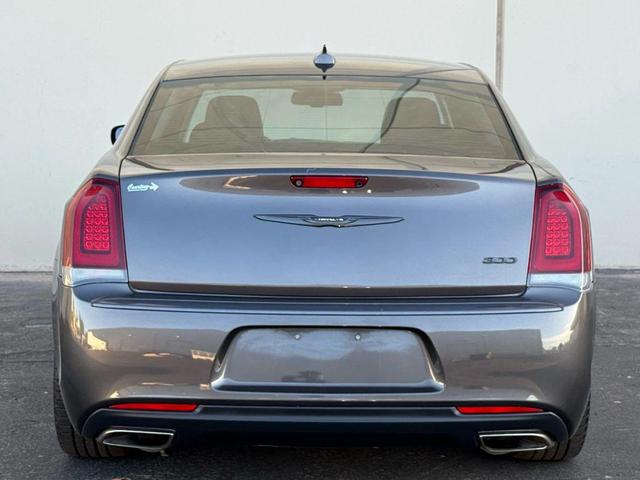 Photo of 2021 Gray Chrysler 300