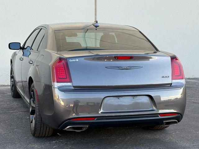 Photo of 2021 Gray Chrysler 300
