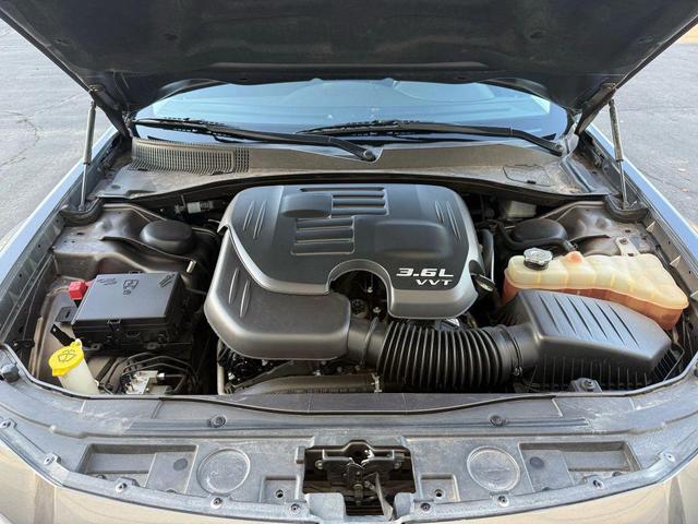 Photo of 2021 Gray Chrysler 300