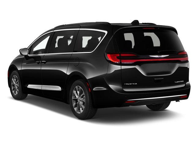 Photo of 2023 Brilliant Black Crystal Pearlcoat Chrysler Pacifica