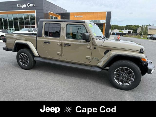 Photo of 2020 Gator Clearcoat Jeep Gladiator