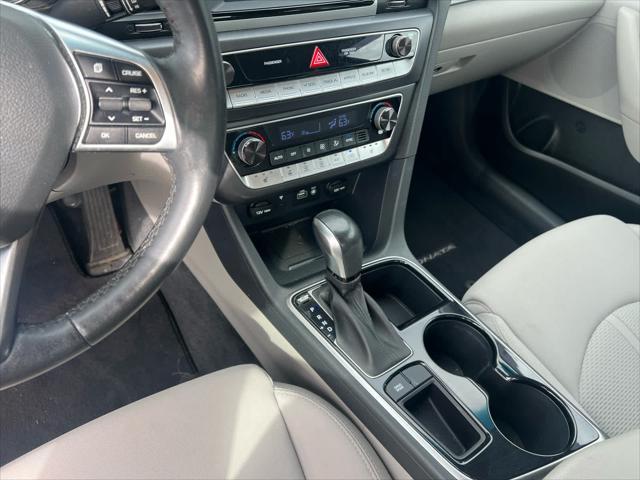 Photo of 2019 Lakeside Blue Hyundai SONATA