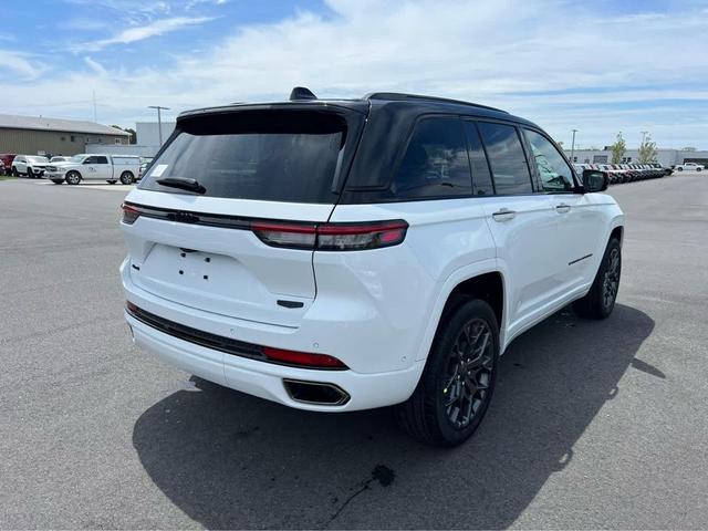 Photo of 2025 Bright White Clearcoat Jeep Grand Cherokee
