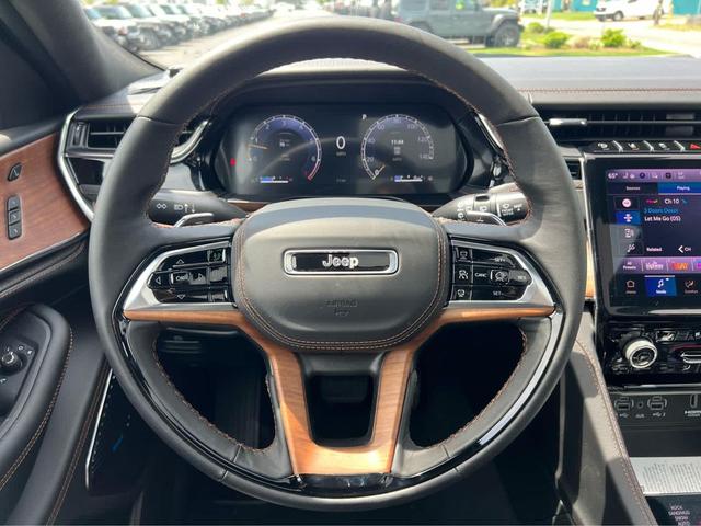 Photo of 2025 Bright White Clearcoat Jeep Grand Cherokee