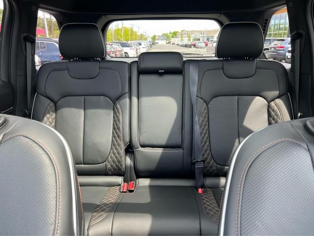 Photo of 2025 Bright White Clearcoat Jeep Grand Cherokee