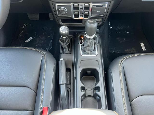 Photo of 2025 Anvil Clearcoat Jeep Gladiator
