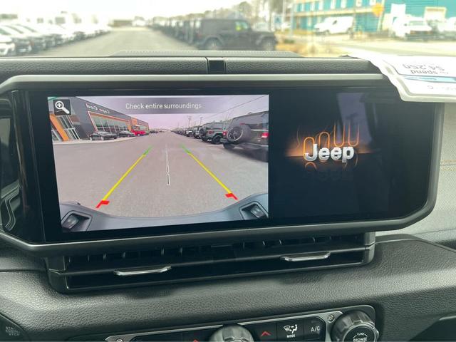 Photo of 2025 Granite Crystal Metallic Clearcoat Jeep Gladiator