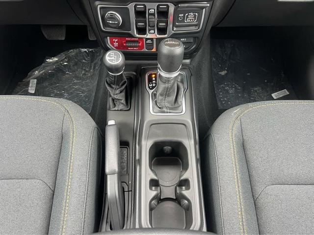 Photo of 2025 Granite Crystal Metallic Clearcoat Jeep Gladiator