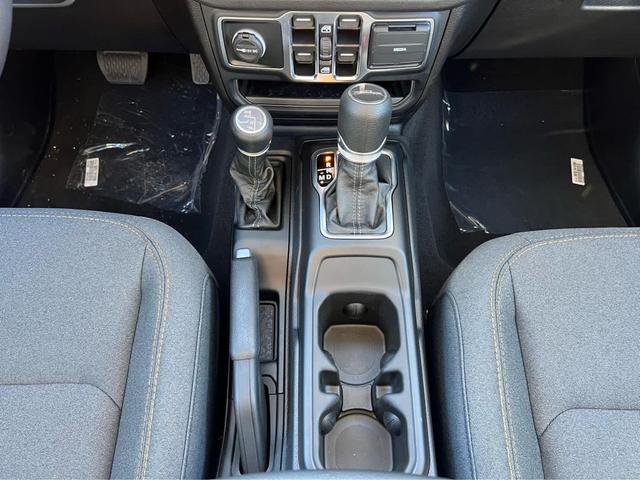 Photo of 2025 Granite Crystal Metallic Clearcoat Jeep Gladiator