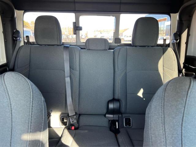 Photo of 2025 Granite Crystal Metallic Clearcoat Jeep Gladiator