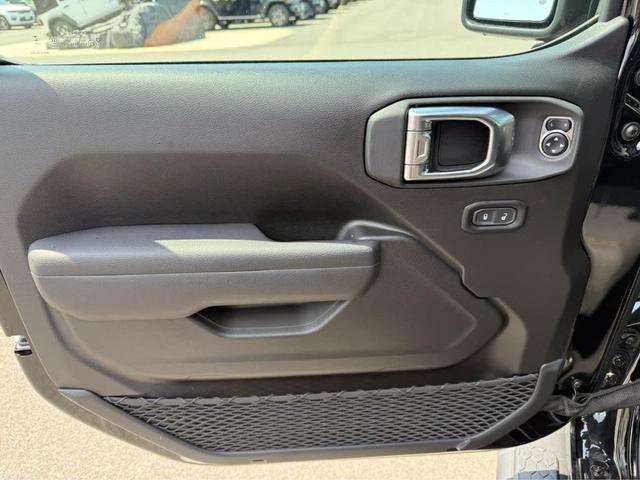 Photo of 2025 Black Clearcoat Jeep Wrangler
