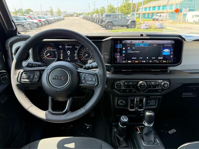 Photo of 2025 Black Clearcoat Jeep Wrangler
