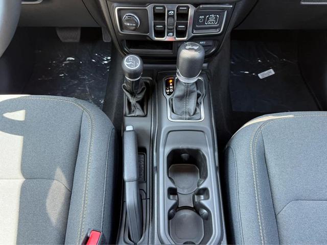 Photo of 2025 Black Clearcoat Jeep Wrangler