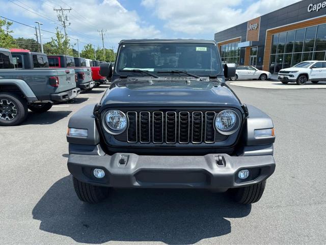 Photo of 2025 Black Clearcoat Jeep Wrangler