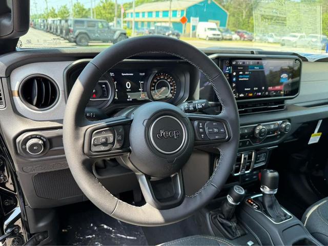 Photo of 2025 Black Clearcoat Jeep Wrangler