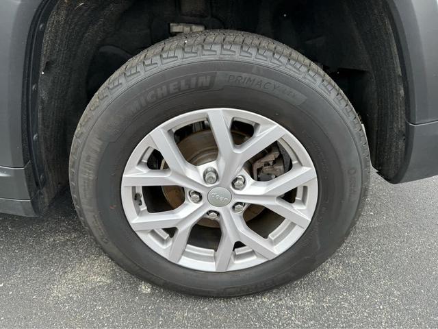 Photo of 2022 Bright White Clearcoat Jeep Grand Cherokee