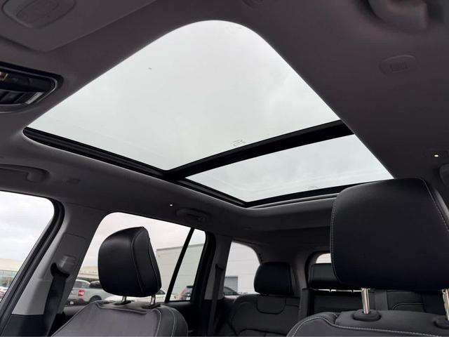 Photo of 2022 Bright White Clearcoat Jeep Grand Cherokee
