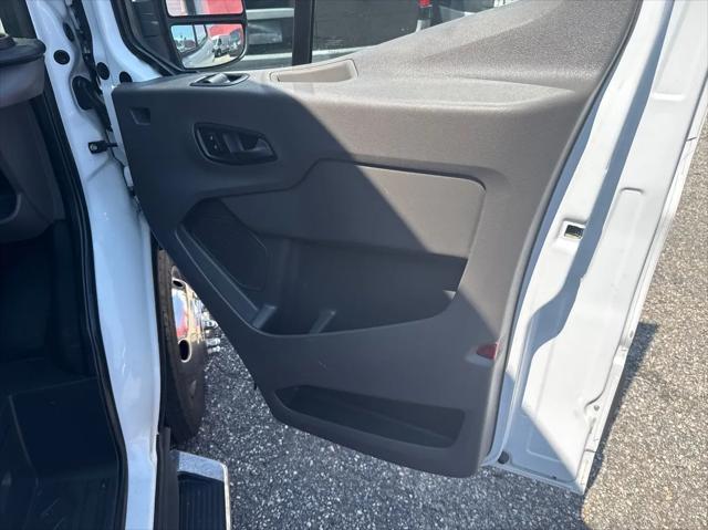 Photo of 2021 White Ford Transit-350