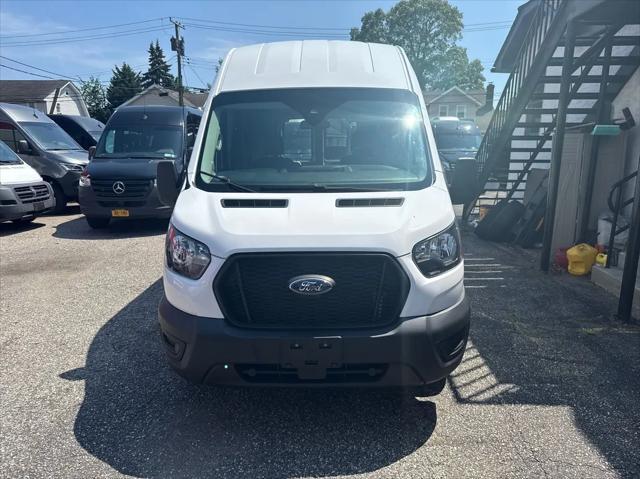 Photo of 2021 White Ford Transit-350
