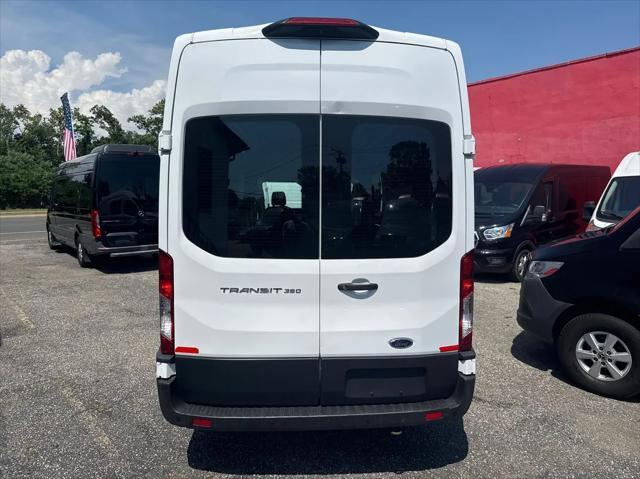 Photo of 2021 White Ford Transit-350