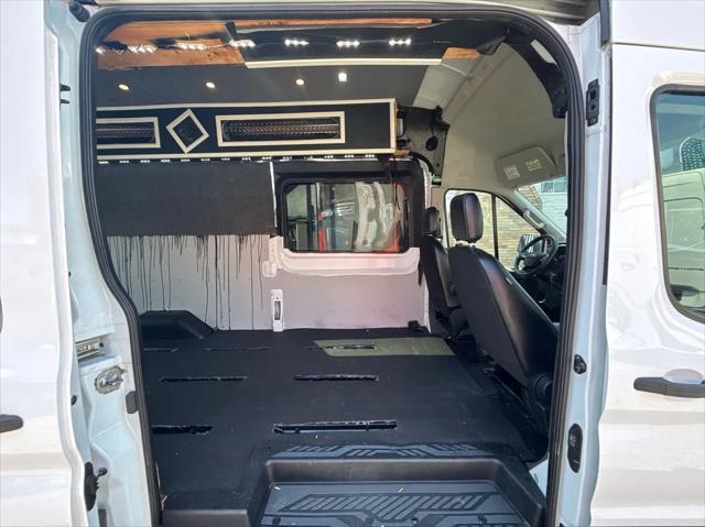 Photo of 2021 White Ford Transit-350