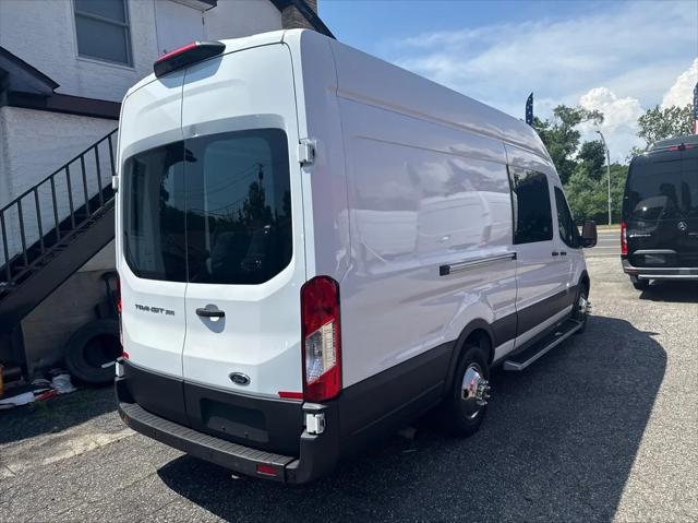 Photo of 2021 White Ford Transit-350