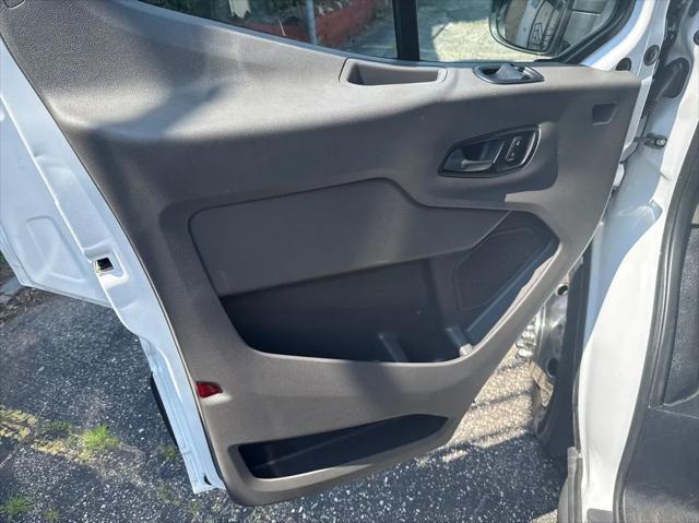 Photo of 2021 White Ford Transit-350