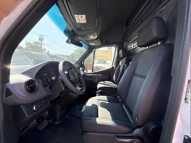 Photo of 2025 White Mercedes-Benz Sprinter 2500