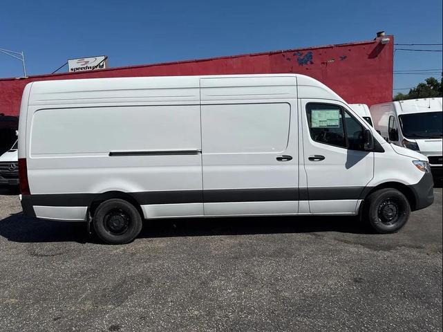 Photo of 2025 White Mercedes-Benz Sprinter 2500