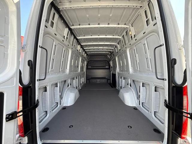 Photo of 2025 White Mercedes-Benz Sprinter 2500