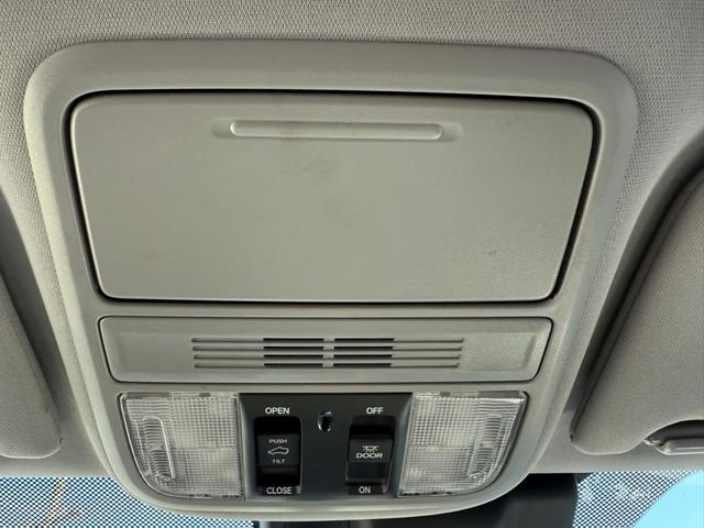 Photo of 2018 Obsidian Blue Pearl Honda Odyssey