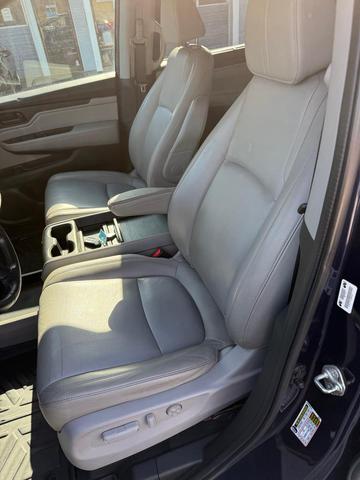 Photo of 2018 Obsidian Blue Pearl Honda Odyssey