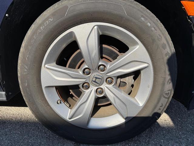 Photo of 2018 Obsidian Blue Pearl Honda Odyssey