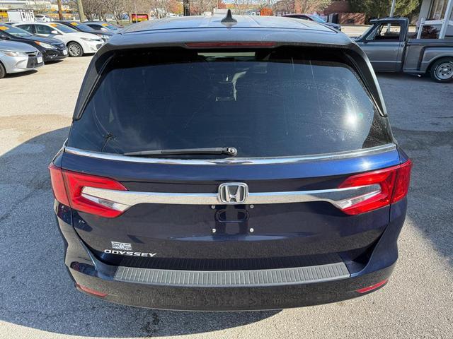 Photo of 2018 Obsidian Blue Pearl Honda Odyssey