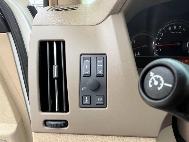 Photo of 2011 White Diamond Tricoat Cadillac STS