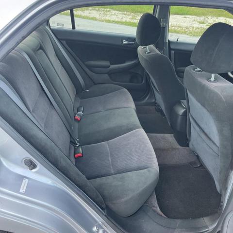 Photo of 2005 Satin Silver Metallic Honda Accord