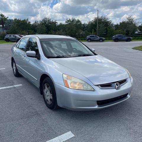 Photo of 2005 Satin Silver Metallic Honda Accord