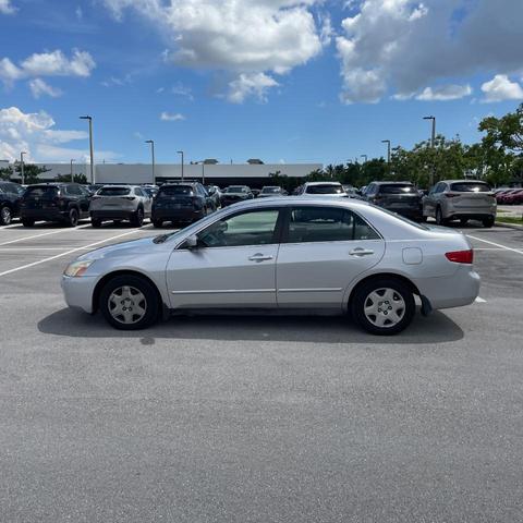 Photo of 2005 Satin Silver Metallic Honda Accord
