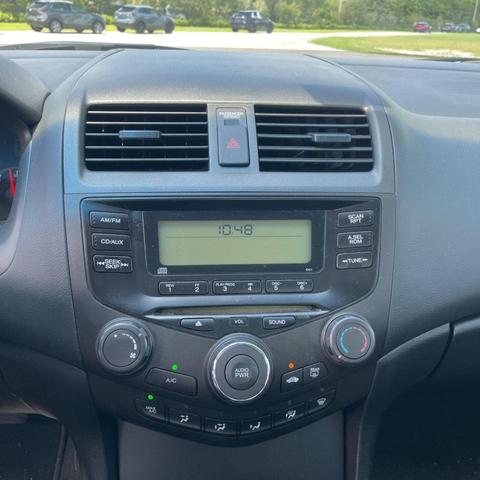 Photo of 2005 Satin Silver Metallic Honda Accord