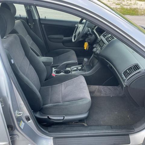 Photo of 2005 Satin Silver Metallic Honda Accord